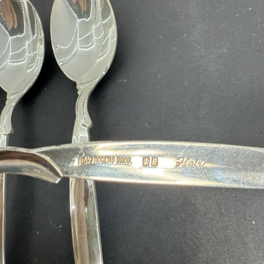 Set of 18 1847 Rogers Bros Spoons Flair Pattern Silverplate Flatware